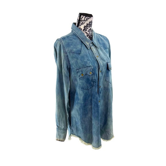 Free People Distressed Denim Shirt Boho Western Tomboy Snap Button Frayed Hem - Picture 7 of 13